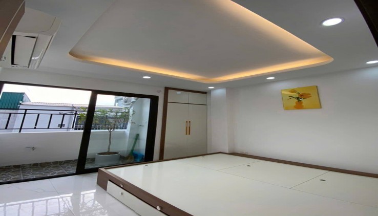 Bán căn hộ Giải Phóng 50m2, 2 ngủ, 1.85 tỷ